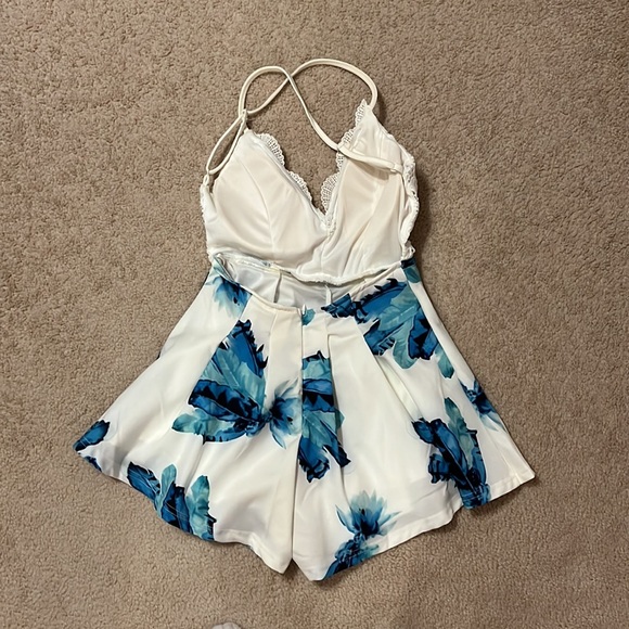 Backless Romper - Picture 2 of 3